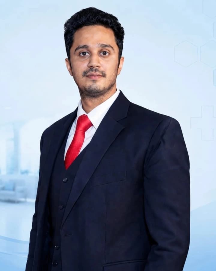 Portrait of Dr. Raja Bakshi, MD, consultant physician in Bhopal